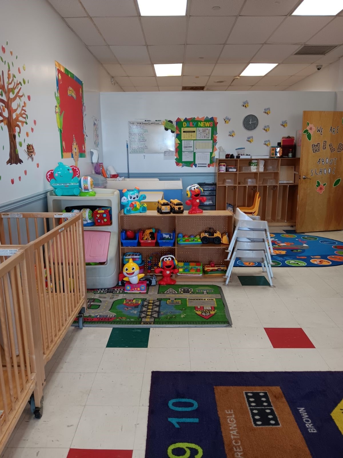 Wantagh classroom with numbers rug and bulletin board