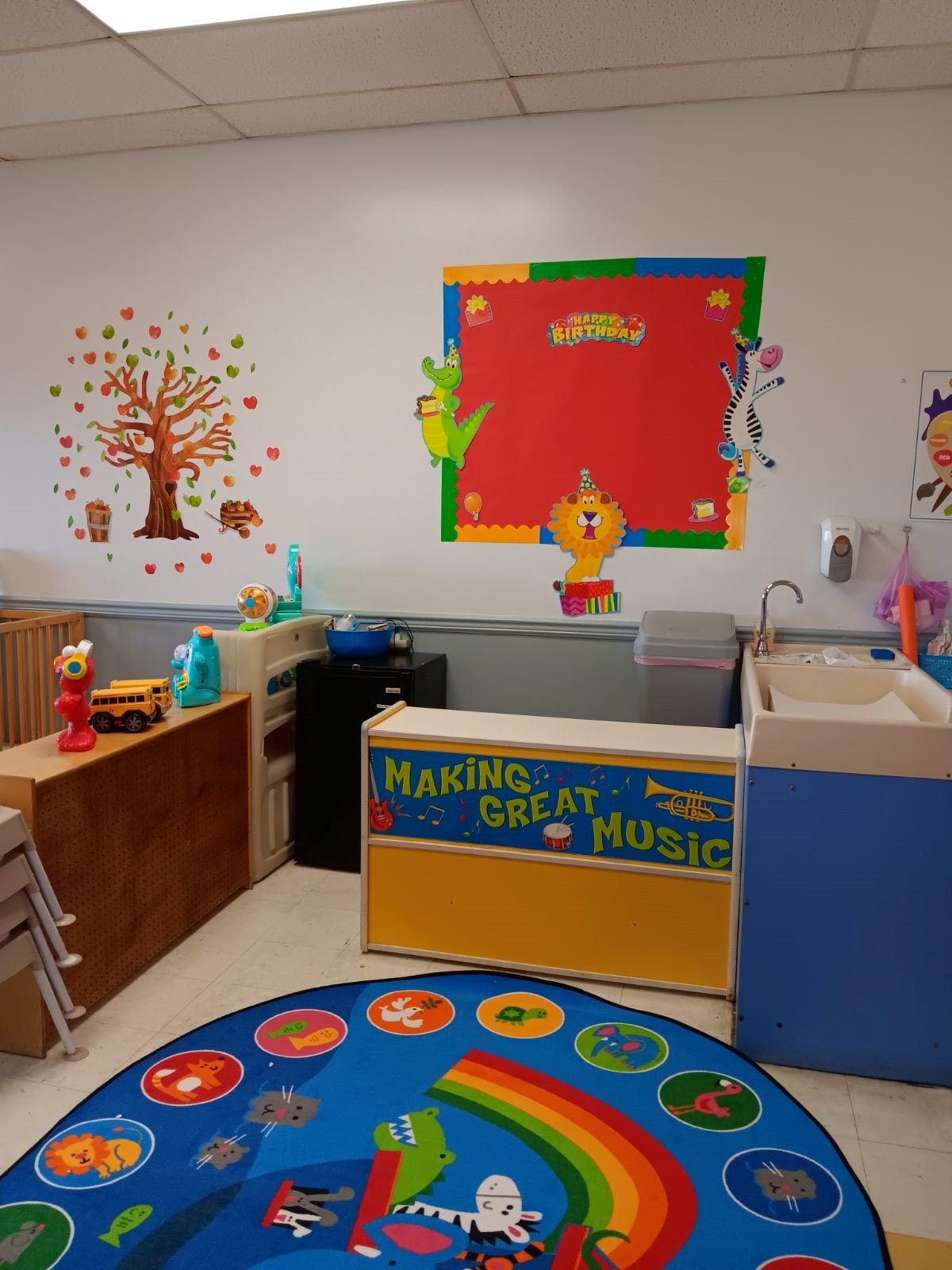 Wantagh classroom with play kitchen and alphabet rug